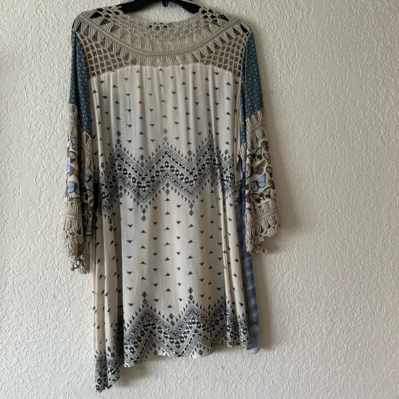 John Mark mixed media tunic. - Picture 2 of 6